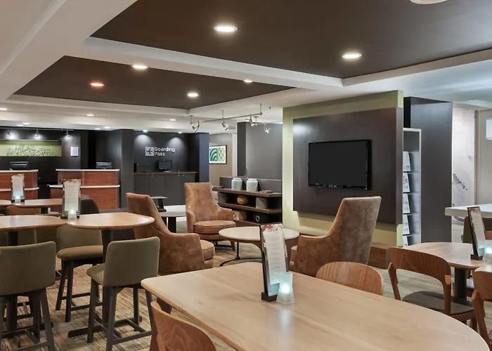 Courtyard Airport 3*