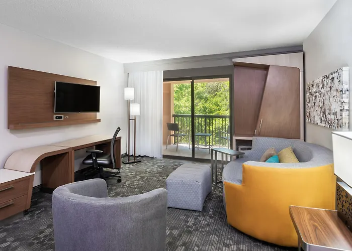 Courtyard Airport Hotel