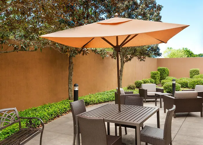 Courtyard Airport Hotel