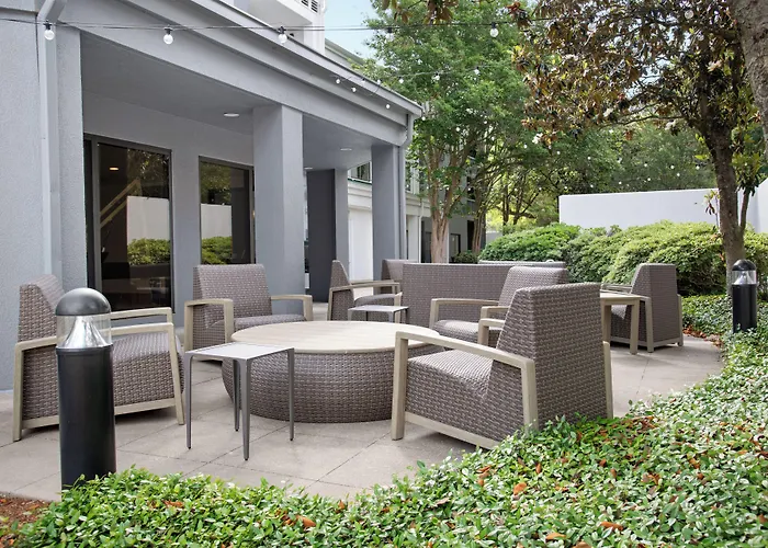 Courtyard Airport Hotel