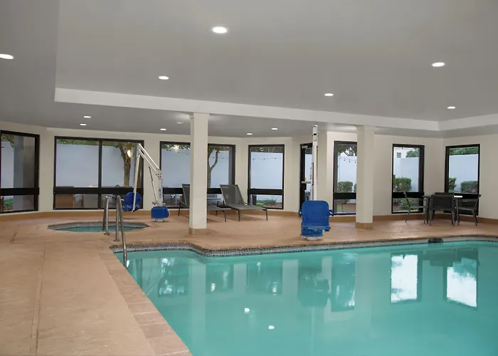 Hotel Courtyard Airport 3*