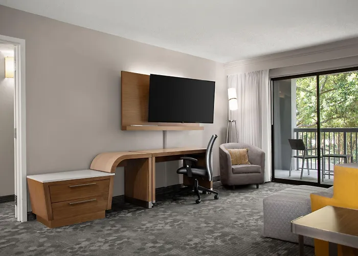 Hotel Courtyard Airport 3*