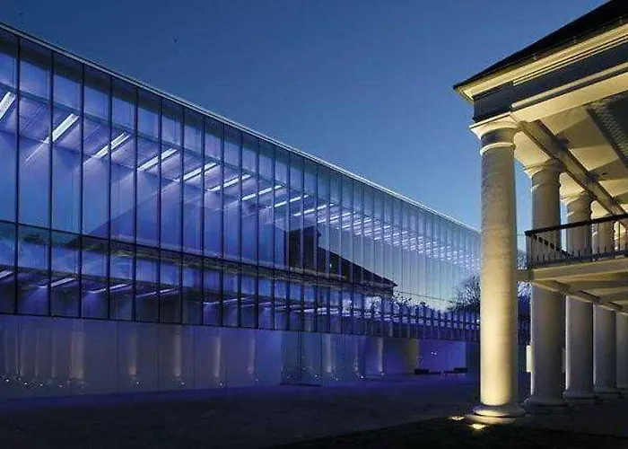 Courtyard Airport Hotel 3*