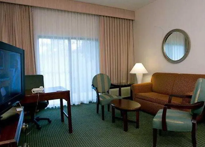 Courtyard Airport Hotel