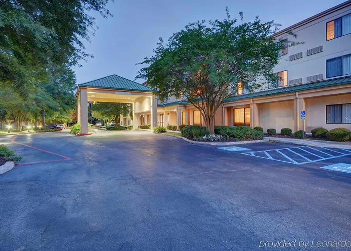 Hotel Courtyard Airport 3*