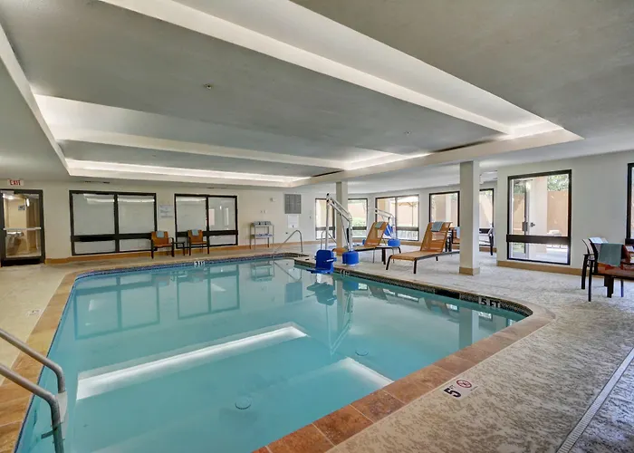 Hotel Courtyard Airport 3*