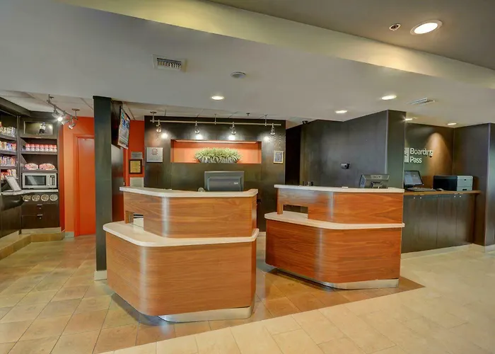 Courtyard Airport 3*